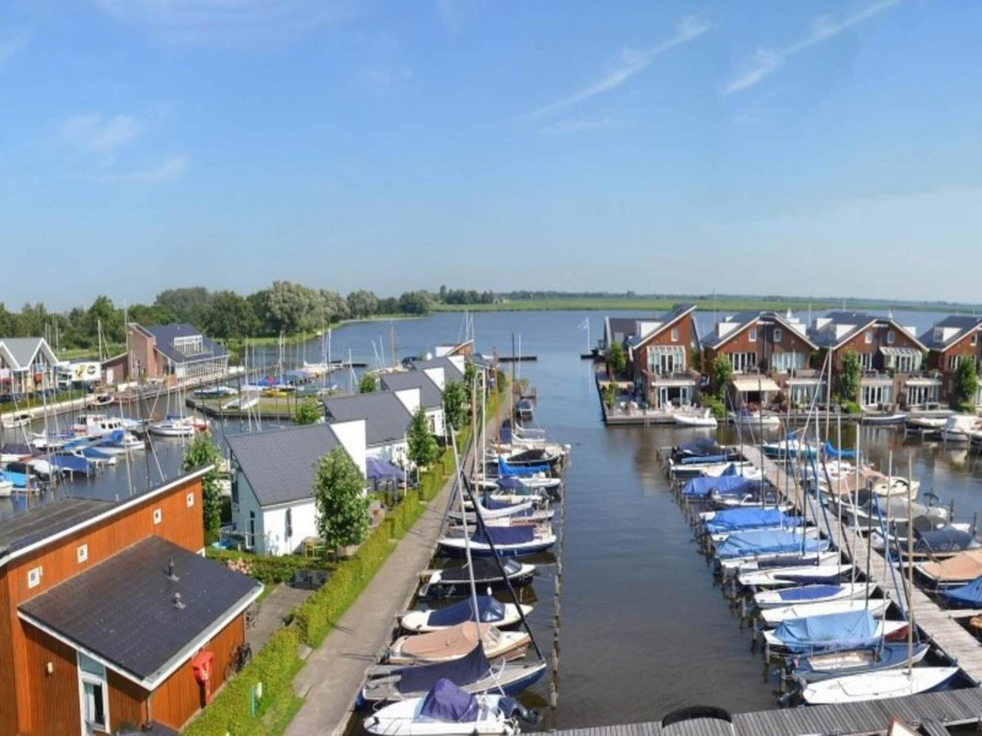 Modern Houseboat With Air Conditioning Located In Marina Uitgeest المظهر الخارجي الصورة