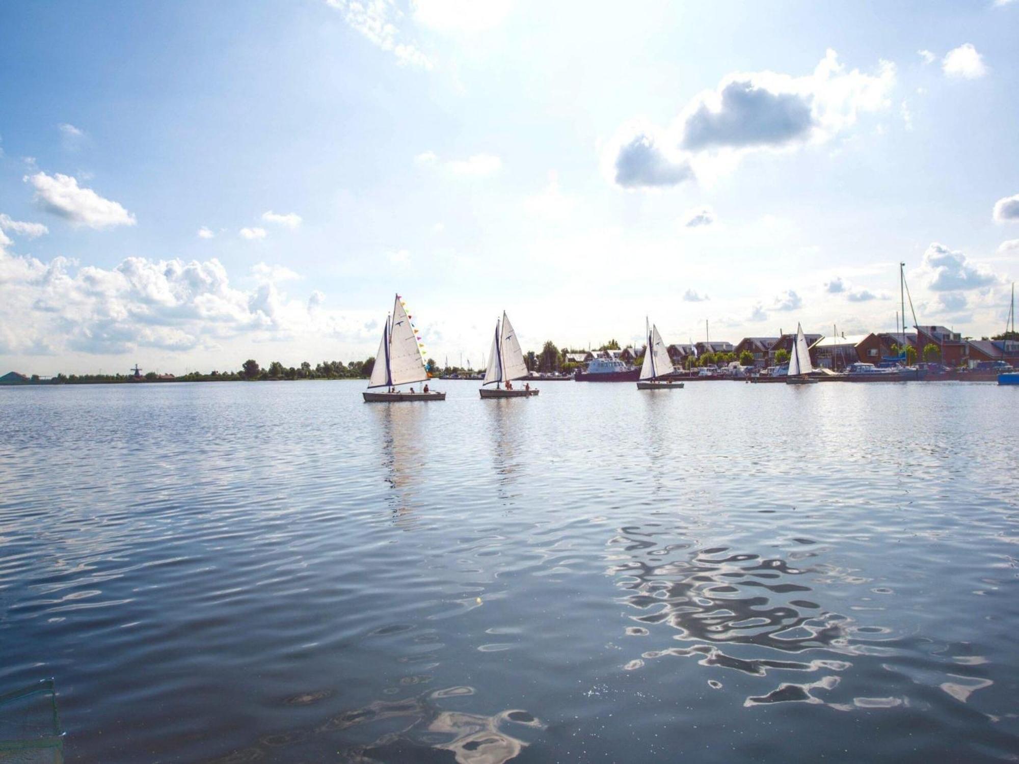 Modern Houseboat With Air Conditioning Located In Marina Uitgeest المظهر الخارجي الصورة